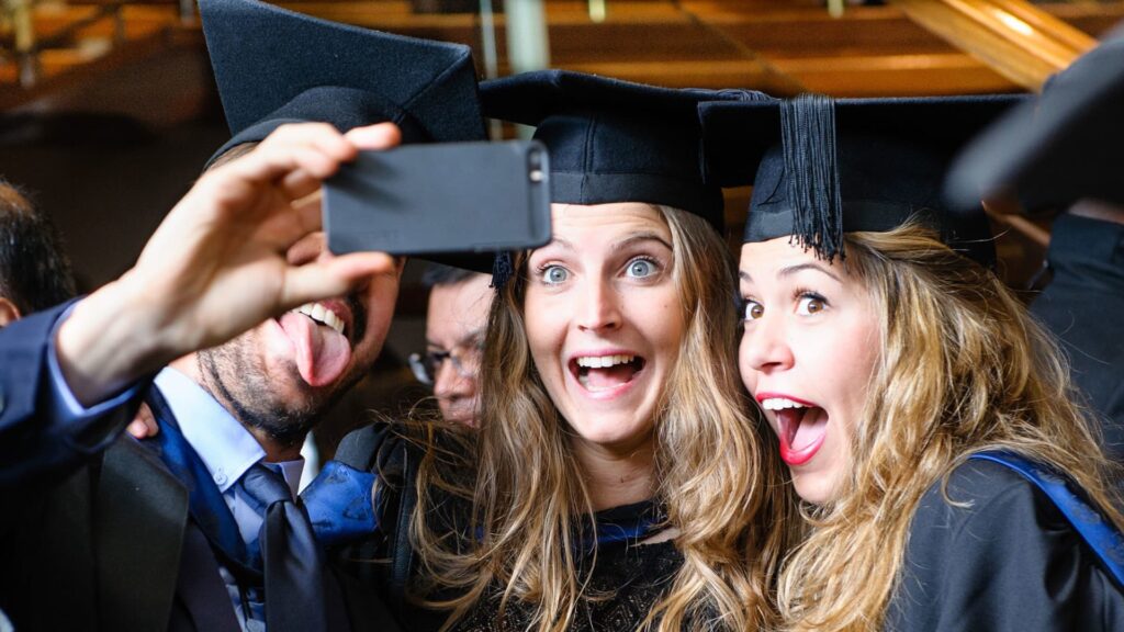 How to graduate college with little to no student loans